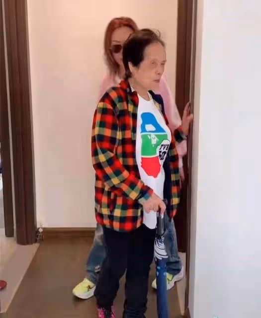 郭少蕓帶90歲老母看新家 ,郭母笑容滿面,對新居很滿意 ,網友 :郭少蕓太孝順了