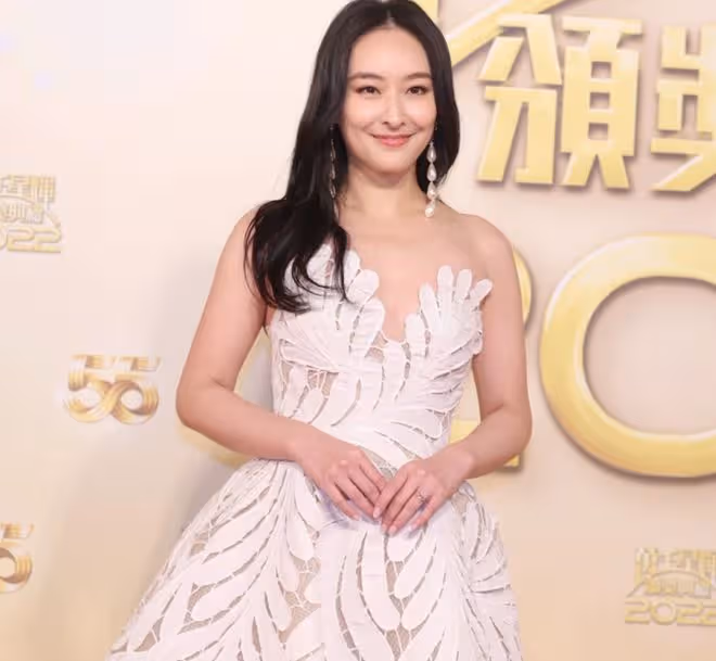TVB頒獎禮眾星大秀身材!滿屏都是大長腿,江美儀穿羽毛裝搶鏡