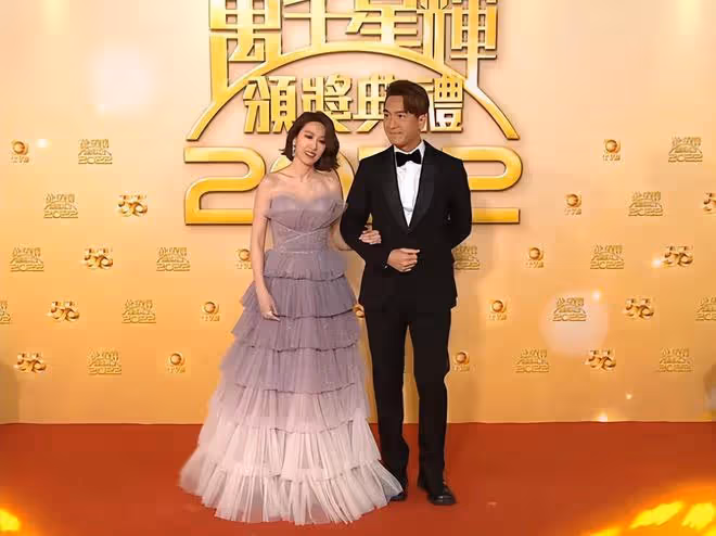 TVB頒獎禮眾星大秀身材!滿屏都是大長腿,江美儀穿羽毛裝搶鏡