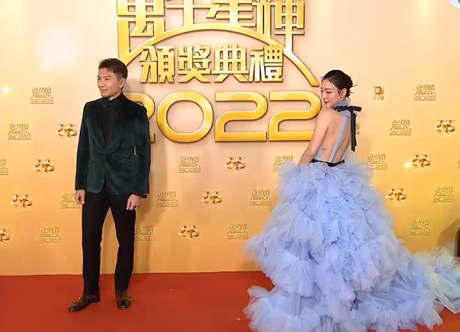 TVB頒獎禮眾星大秀身材!滿屏都是大長腿,江美儀穿羽毛裝搶鏡
