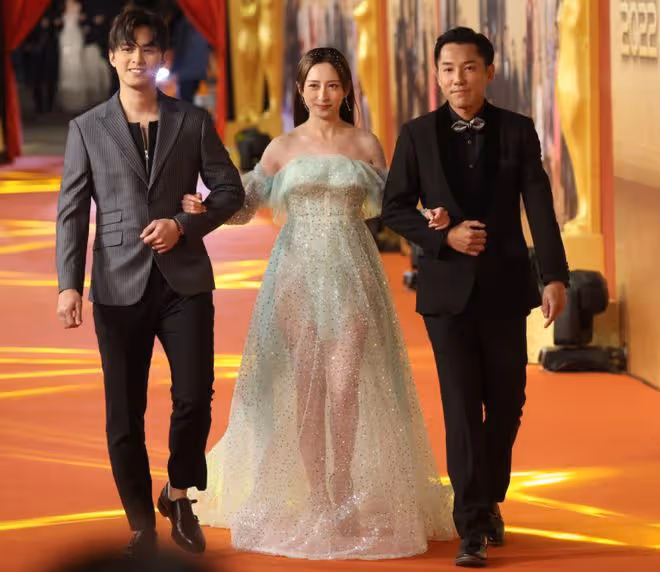 TVB頒獎禮眾星大秀身材!滿屏都是大長腿,江美儀穿羽毛裝搶鏡