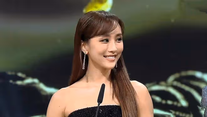 TVB頒獎禮槽點多:紅毯被指簡陋,女星服裝廉價,多數藝人不被識