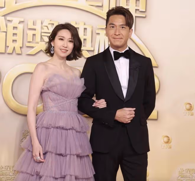 TVB頒獎禮紅毯群星璀璨,歷屆港姐占半邊天,胡定欣造型顯小心機
