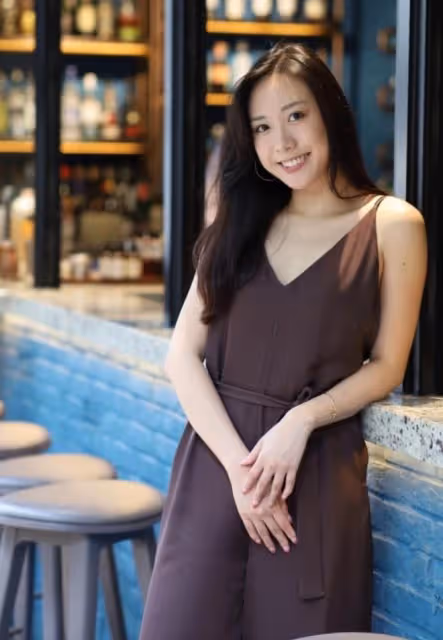 57歲李麗珍曬慶生照，身材發福走樣，25歲女兒出鏡繼承媽媽高顏值