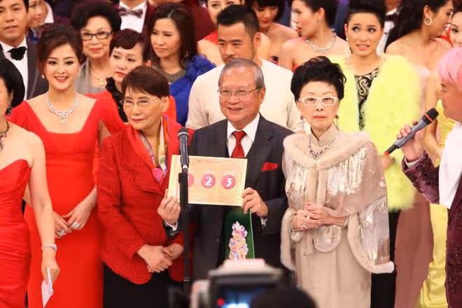 TVB頒獎禮向16位離世前輩致敬，曾江楊群在列，放生前片段好催淚