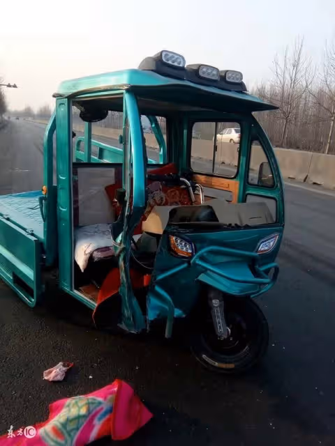 孫女給爺爺買了輛車子，媽媽罵她傻，孫女一番話，媽媽也哭了