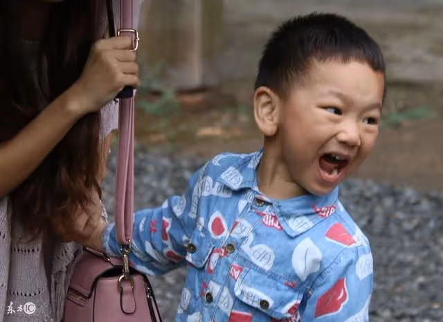 兒媳婦對婆婆動了手,唯一兒子卻是十多年沒有叫媽
