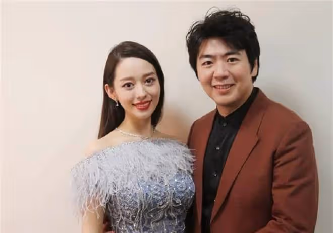 郎朗夫婦風波後看房！吉娜面色蒼白黑眼圈嚴重，一群人拎包跟隨