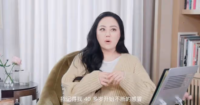 59歲章小蕙身體引擔憂,自曝更年期手腳冰冷冒汗,遇事腦霧變呆滯
