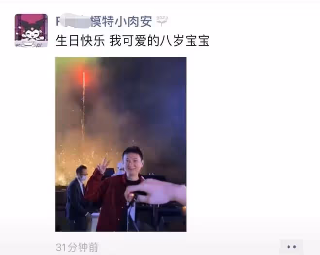 王思聰攜00後新女友露面!大口嗦幾十元粉接地氣,身材發福變化大
