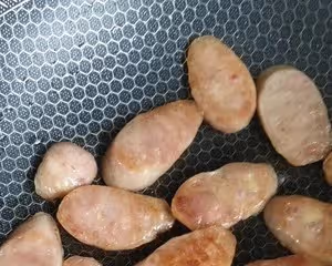 平底鍋做烤腸（整個，切片都可以）