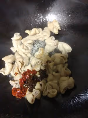 大蒜炒肥腸