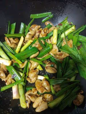 大蒜炒肥腸