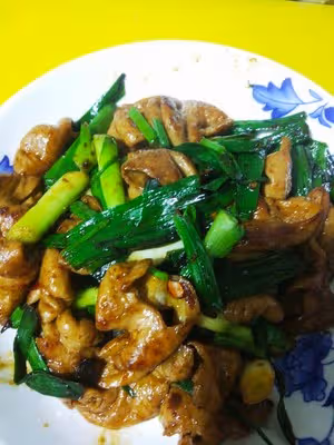 大蒜炒肥腸