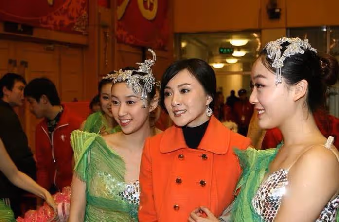 她是射擊冠軍，也是馮鞏媳婦，曾11次登上舞台，現被丈夫寵上天