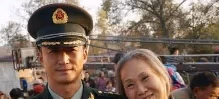 她是毛孩母親，拍兩部電影票房近百億，演技感動觀眾