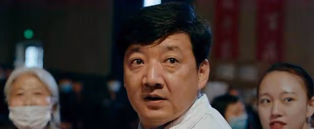 他年近40才演電影，演壞人演到以假亂真，每年都被「抓起來」幾回
