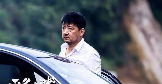 他年近40才演電影，演壞人演到以假亂真，每年都被「抓起來」幾回