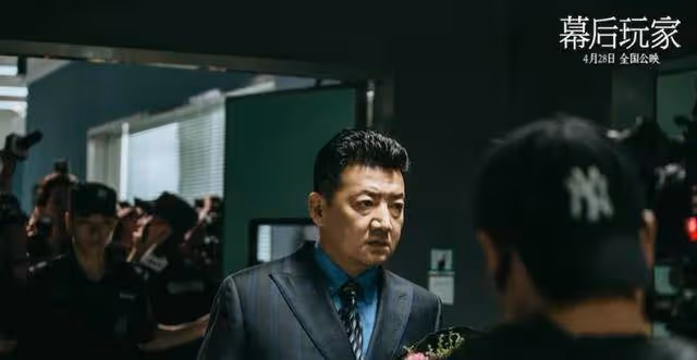 他年近40才演電影，演壞人演到以假亂真，每年都被「抓起來」幾回
