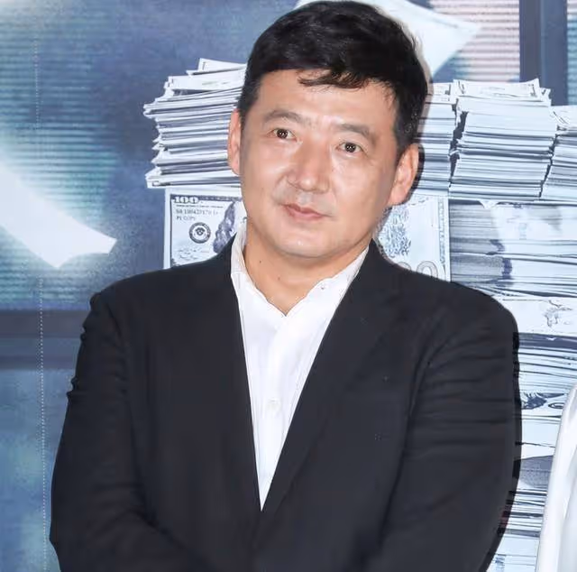 他年近40才演電影，演壞人演到以假亂真，每年都被「抓起來」幾回
