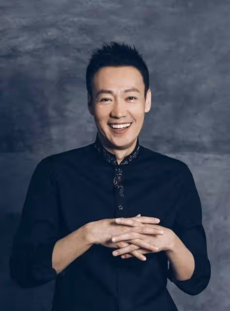 他們戀愛26年無緋聞，台前幕後都是夫妻，如今一家三口和睦幸福