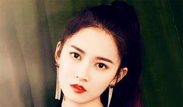 《香蜜》女演員換上現代裝，鎏英英氣，穗禾可愛，最美不是錦覓