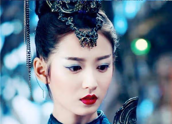 《香蜜》女演員換上現代裝，鎏英英氣，穗禾可愛，最美不是錦覓