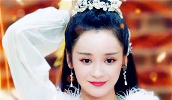 《香蜜》女演員換上現代裝，鎏英英氣，穗禾可愛，最美不是錦覓