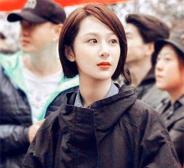《香蜜》女演員換上現代裝，鎏英英氣，穗禾可愛，最美不是錦覓