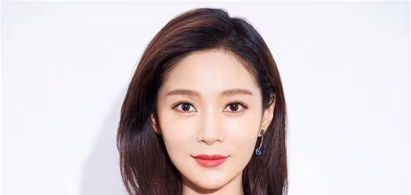 《香蜜》女演員換上現代裝，鎏英英氣，穗禾可愛，最美不是錦覓