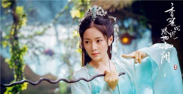 《香蜜》女演員換上現代裝，鎏英英氣，穗禾可愛，最美不是錦覓