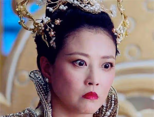 《香蜜》女演員換上現代裝，鎏英英氣，穗禾可愛，最美不是錦覓
