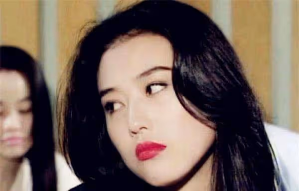 《香蜜》女演員換上現代裝，鎏英英氣，穗禾可愛，最美不是錦覓