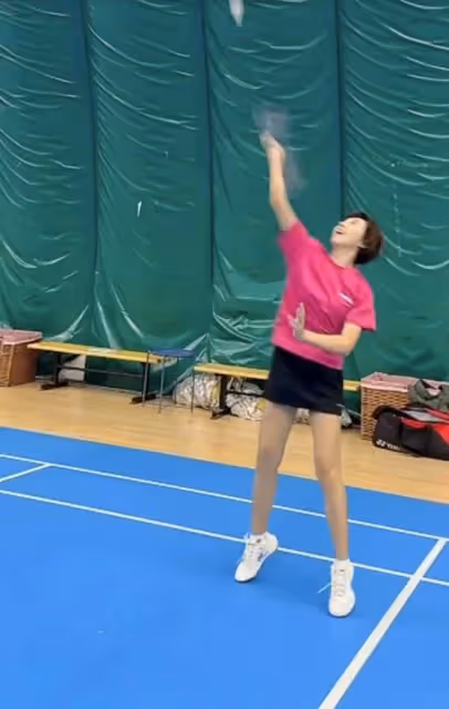 歐陽夏丹自曝身體狀況！穿短裙美腿白皙肌肉緊實，45歲仍未婚未育