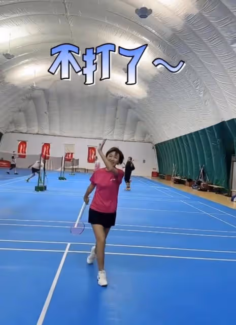 歐陽夏丹自曝身體狀況！穿短裙美腿白皙肌肉緊實，45歲仍未婚未育