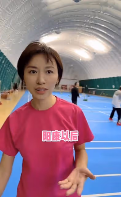 歐陽夏丹自曝身體狀況！穿短裙美腿白皙肌肉緊實，45歲仍未婚未育