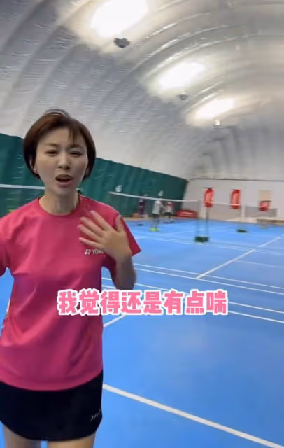 歐陽夏丹自曝身體狀況！穿短裙美腿白皙肌肉緊實，45歲仍未婚未育