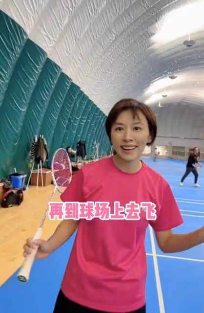 歐陽夏丹自曝身體狀況！穿短裙美腿白皙肌肉緊實，45歲仍未婚未育