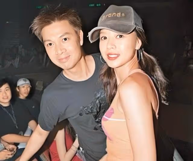 香港知名男星滿頭灰白髮現身！出軌港姐事業盡毀，至今仍是單身