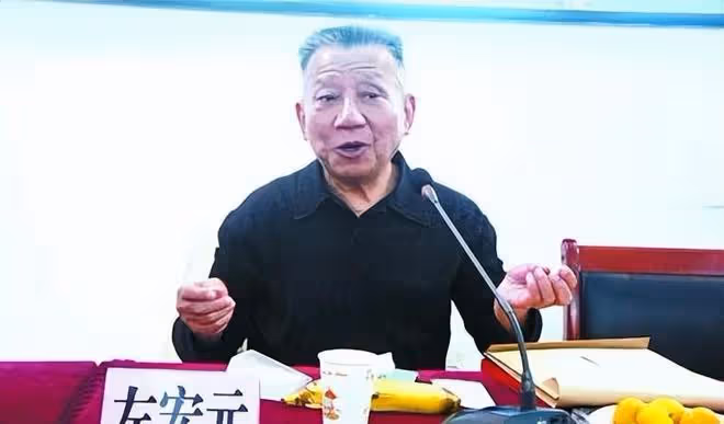 華語樂壇的頂級伯樂,捧紅鄧麗君等上百位歌手,卻騙了我們三十年