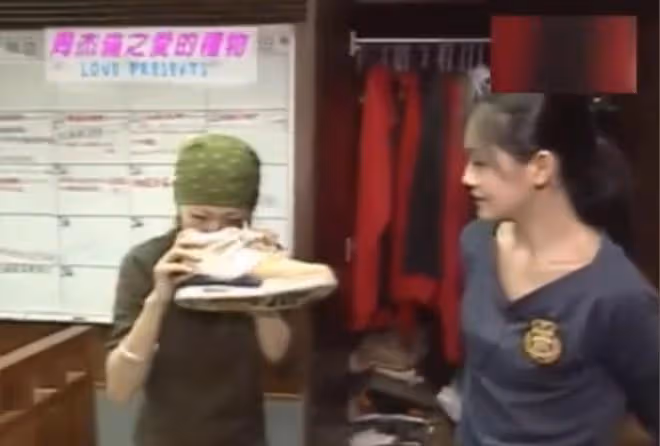 聞周杰倫球鞋,當眾舔女藝人腳趾,小S這些年究竟做過多少荒唐事