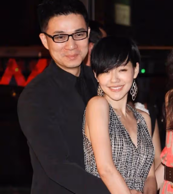 聞周杰倫球鞋,當眾舔女藝人腳趾,小S這些年究竟做過多少荒唐事