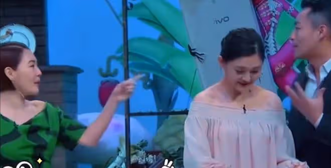聞周杰倫球鞋,當眾舔女藝人腳趾,小S這些年究竟做過多少荒唐事