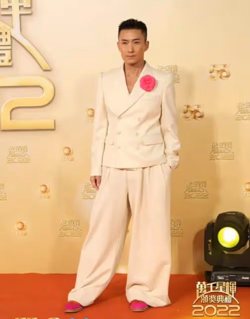 2022TVB萬千星輝頒獎典禮,應屆香港小姐聚首,胡定欣大秀好身材