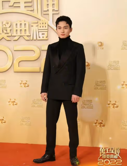 2022TVB萬千星輝頒獎典禮,應屆香港小姐聚首,胡定欣大秀好身材