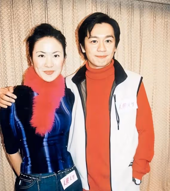 陳浩民:娶小16歲嬌妻,婚後連生四胎,如今一家六口其樂融融
