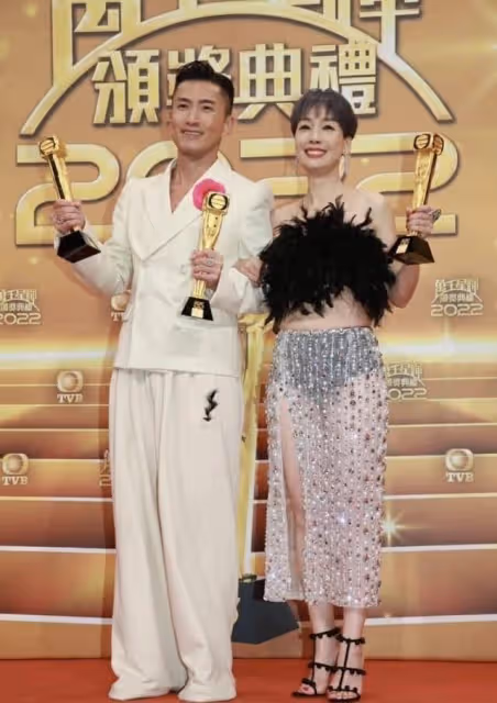 13年後再回TVB!黃日華現身頒獎引尖叫,或是其最後一次亮相熒幕