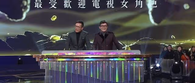 13年後再回TVB!黃日華現身頒獎引尖叫,或是其最後一次亮相熒幕