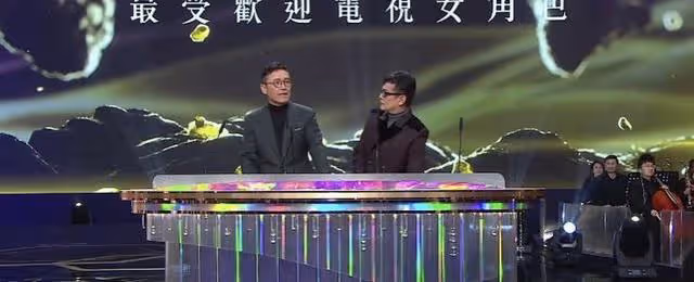 13年後再回TVB!黃日華現身頒獎引尖叫,或是其最後一次亮相熒幕