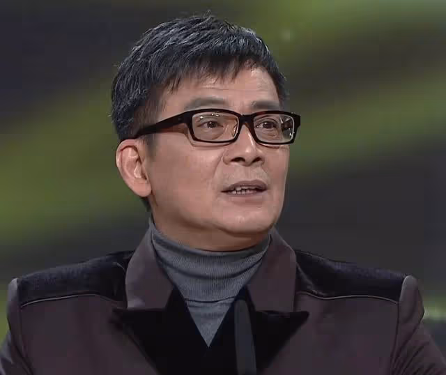 13年後再回TVB!黃日華現身頒獎引尖叫,或是其最後一次亮相熒幕